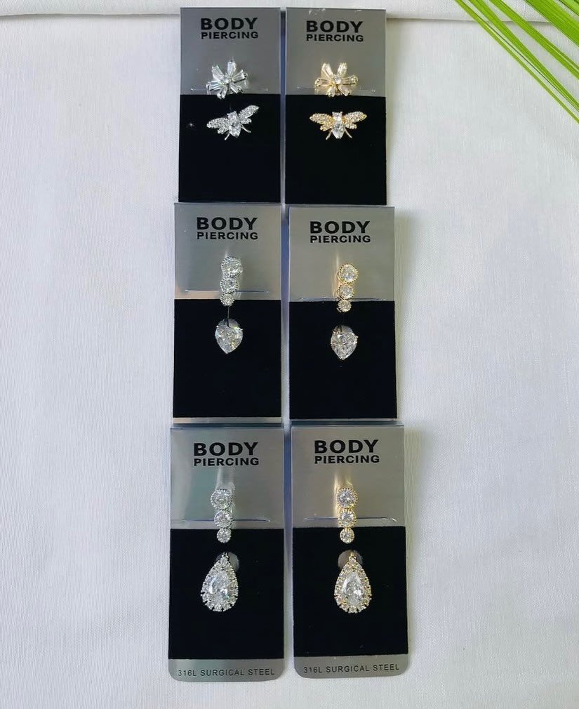Damla kesim taşlı, 'Body Piercing' kartlı küpe seti